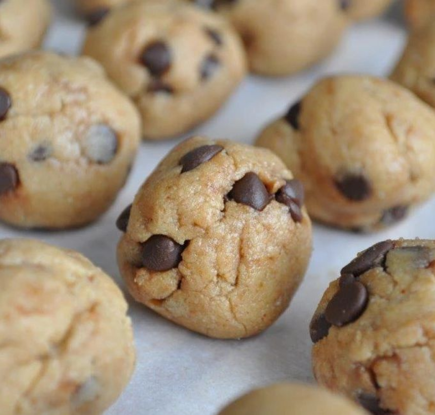 Peanut Butter & Chocolate Chip Edible Protein Cookie Dough
